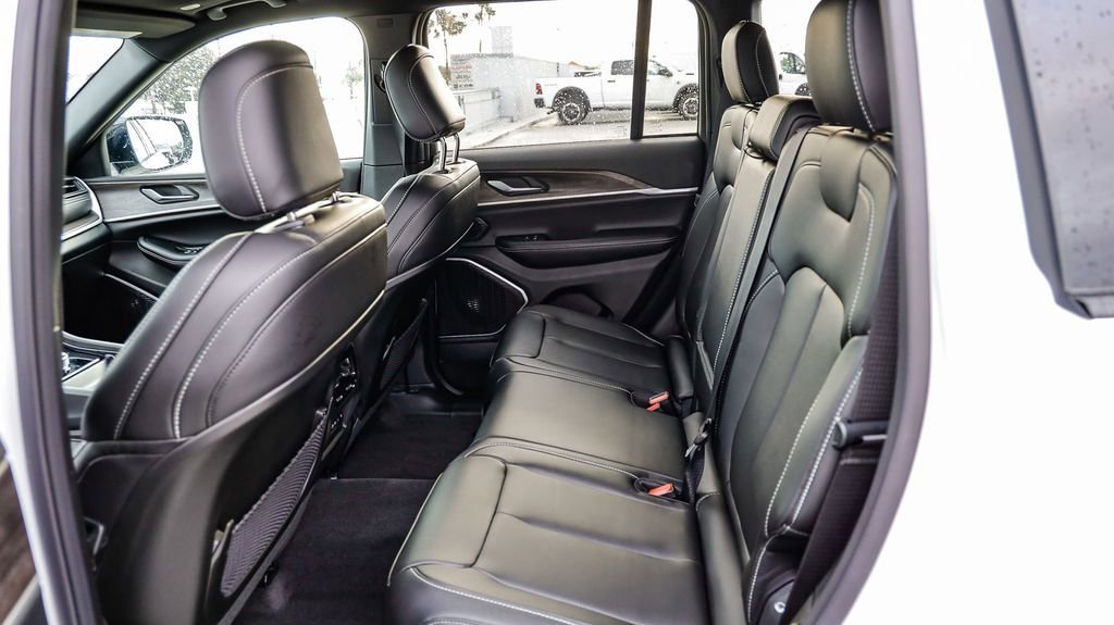 New 2026 Jeep Grand Cherokee Limited AWD/4WD image 23