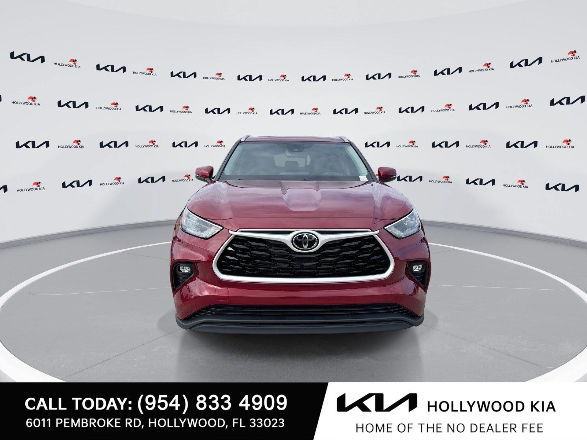 Used 2025 Toyota Highlander XLE AWD/4WD image 3