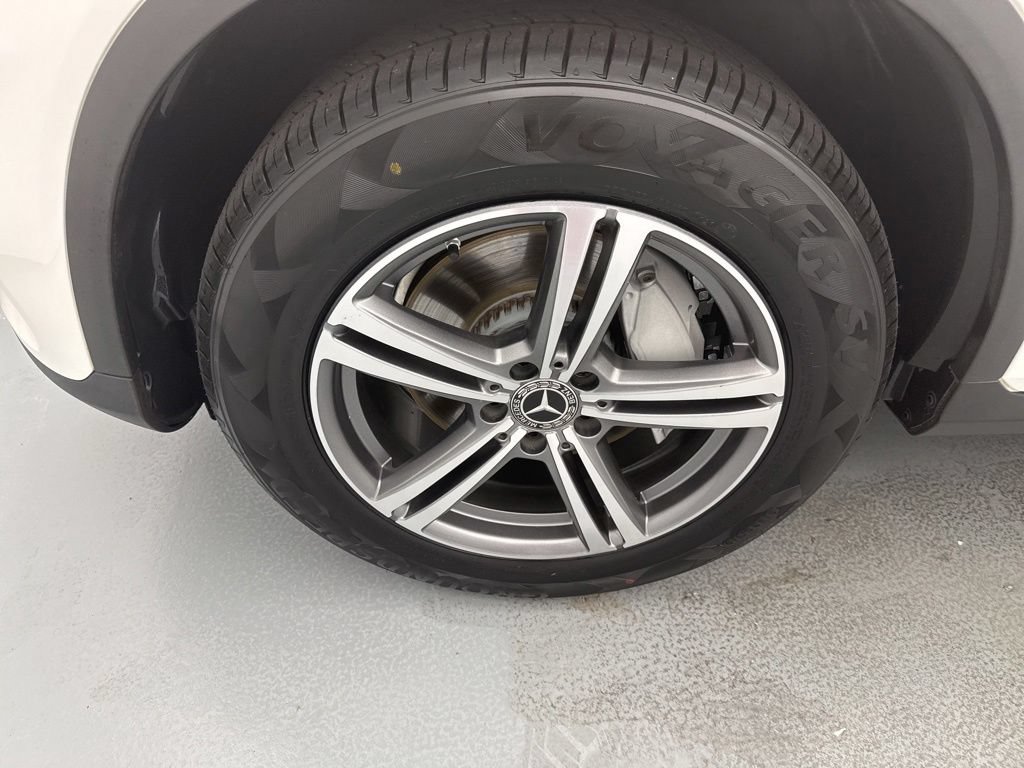 Used 2020 Mercedes-Benz GLC 300 4MATIC image 4