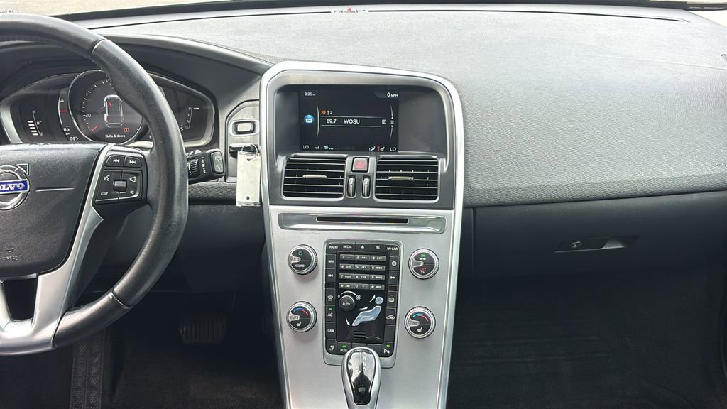 Used 2017 Volvo XC60 T6 Dynamic w/ Preferred Option Package image 6