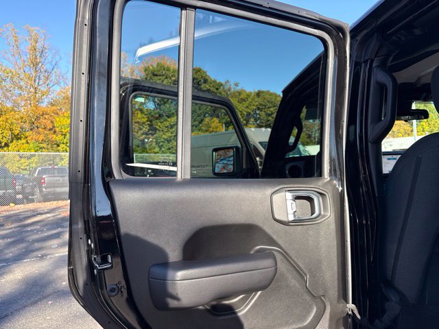 Used 2024 Jeep Wrangler Unlimited AWD/4WD image 35