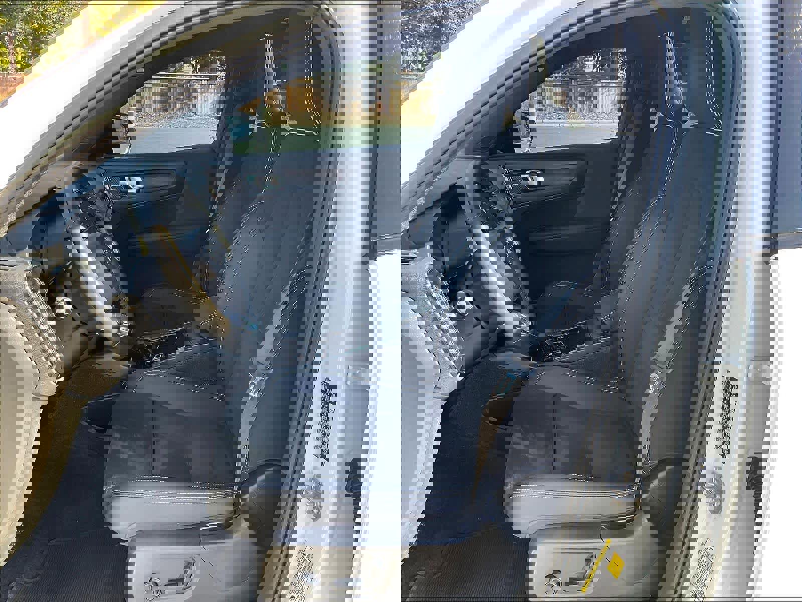 Used 2023 Volvo C40 P8 Recharge Ultimate image 27