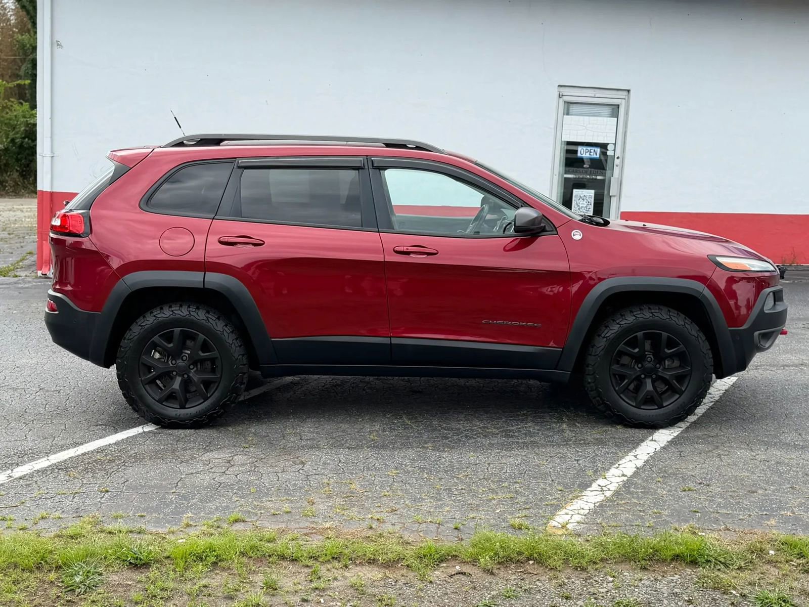 Used 2014 Jeep Cherokee Trailhawk w/ Technology Group AWD/4WD image 4