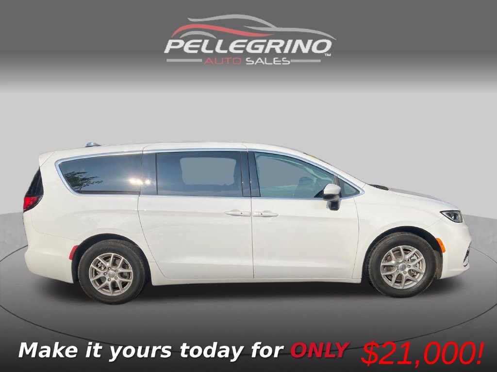 Used 2023 Chrysler Pacifica Touring-L FWD image 8