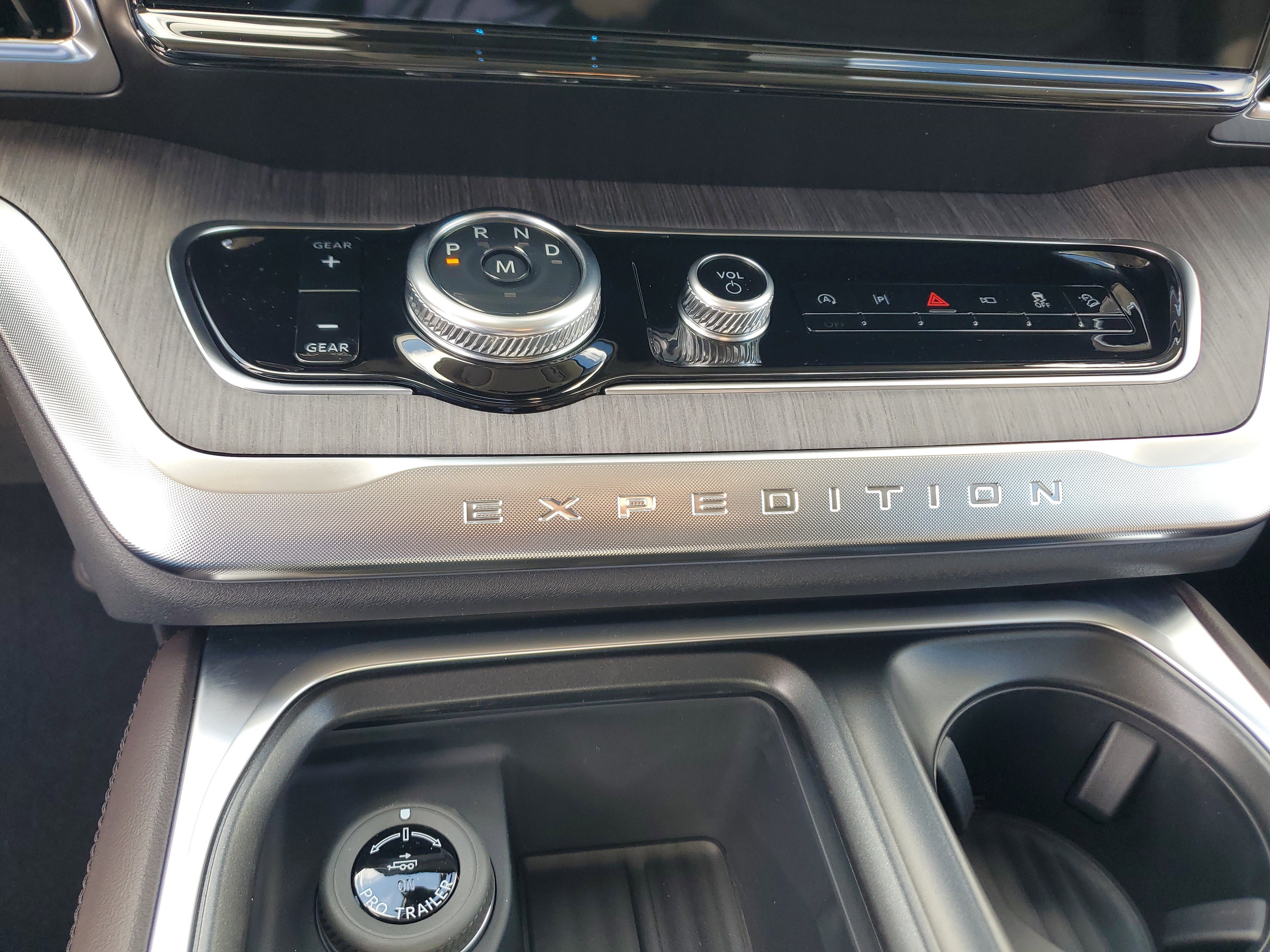New 2026 Ford Expedition Platinum w/ Platinum Ultimate Package AWD/4WD image 18