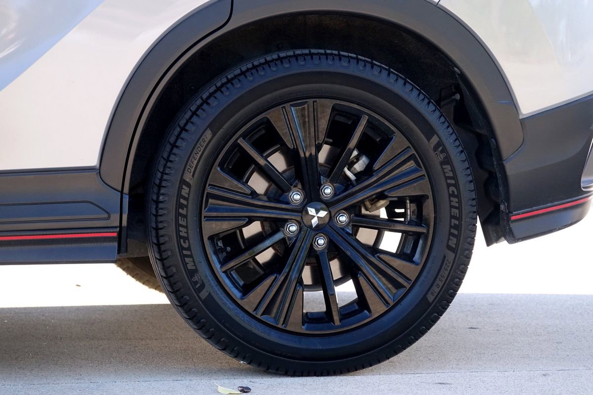 Used 2020 Mitsubishi Eclipse Cross LE image 25