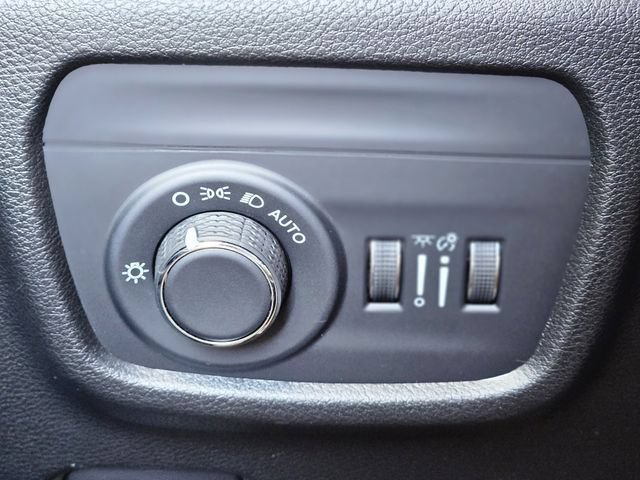 Used 2025 Jeep Grand Cherokee Altitude AWD/4WD image 19
