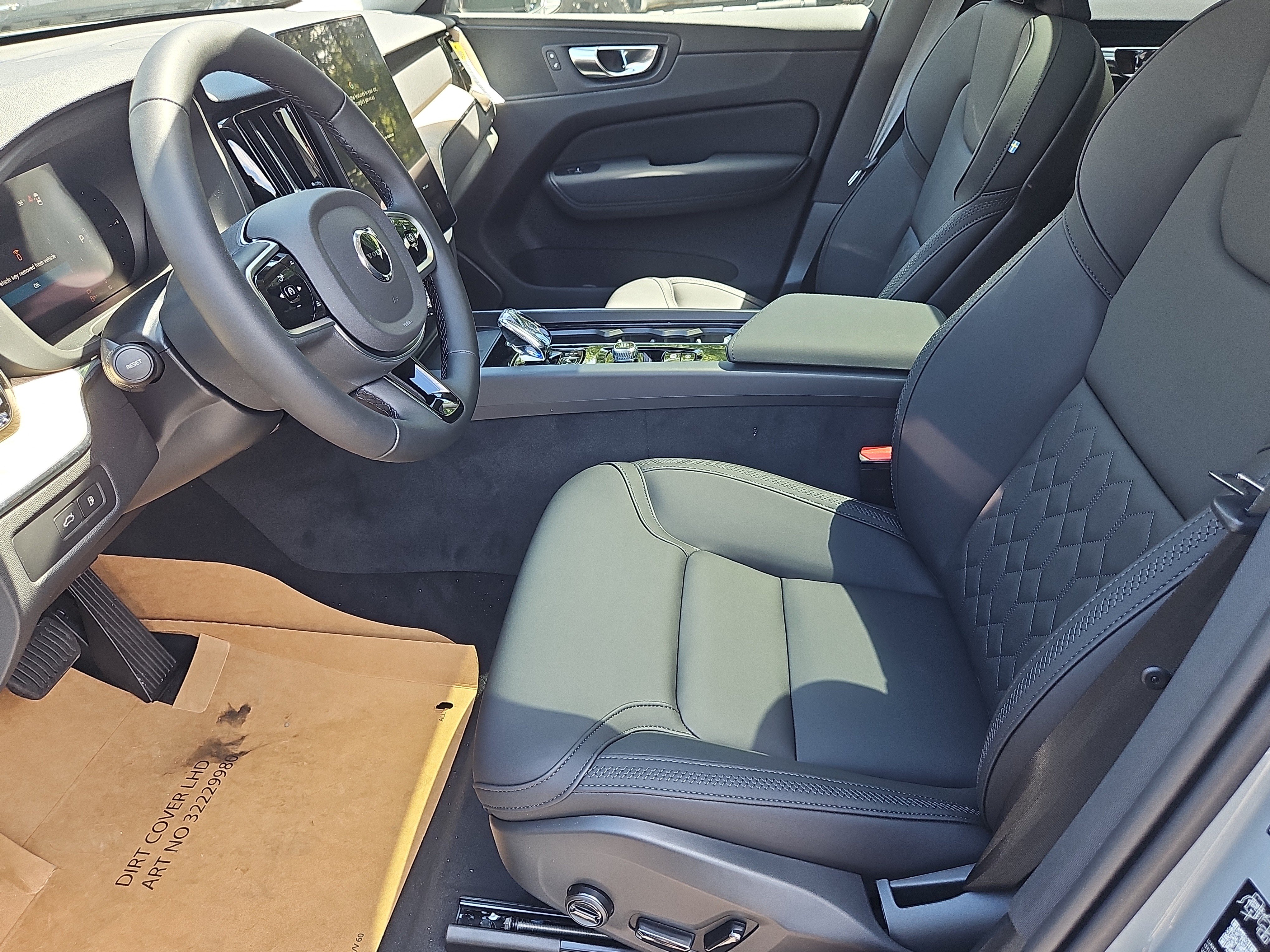 New 2026 Volvo XC60 T8 Plus w/ Protection Package Premier AWD/4WD image 19