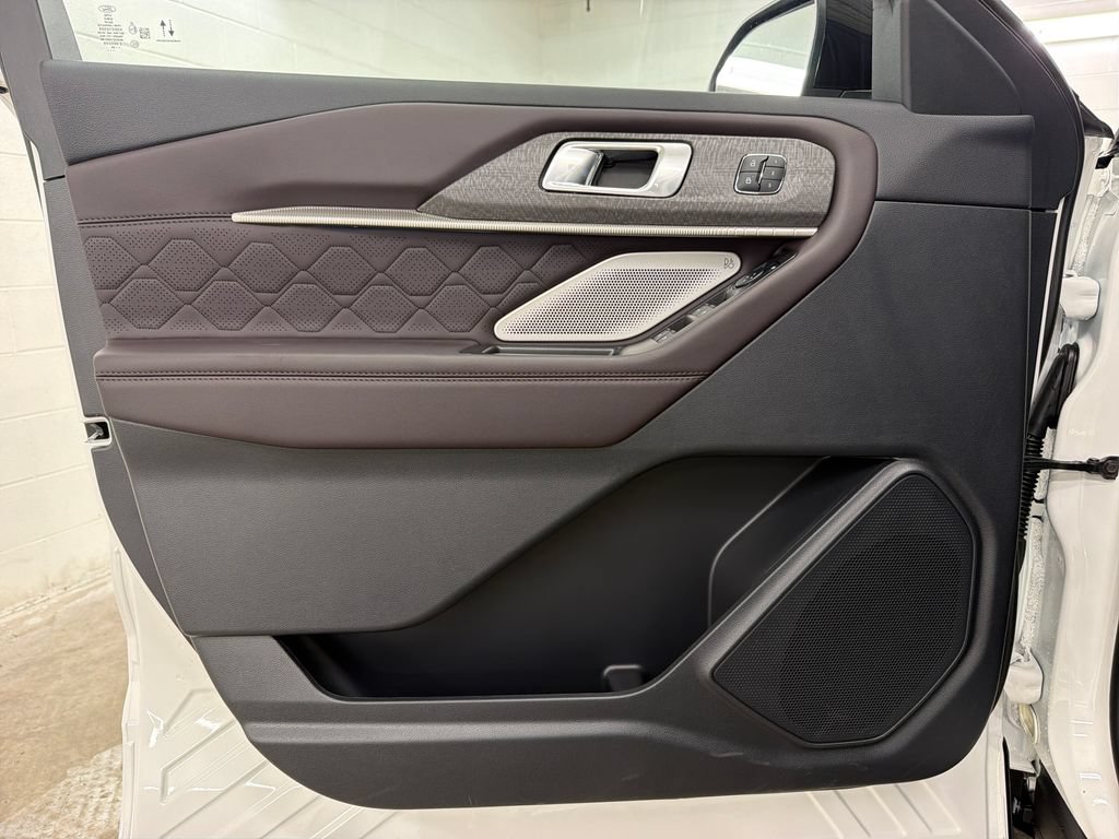 New 2027 Ford Explorer Platinum RWD image 15