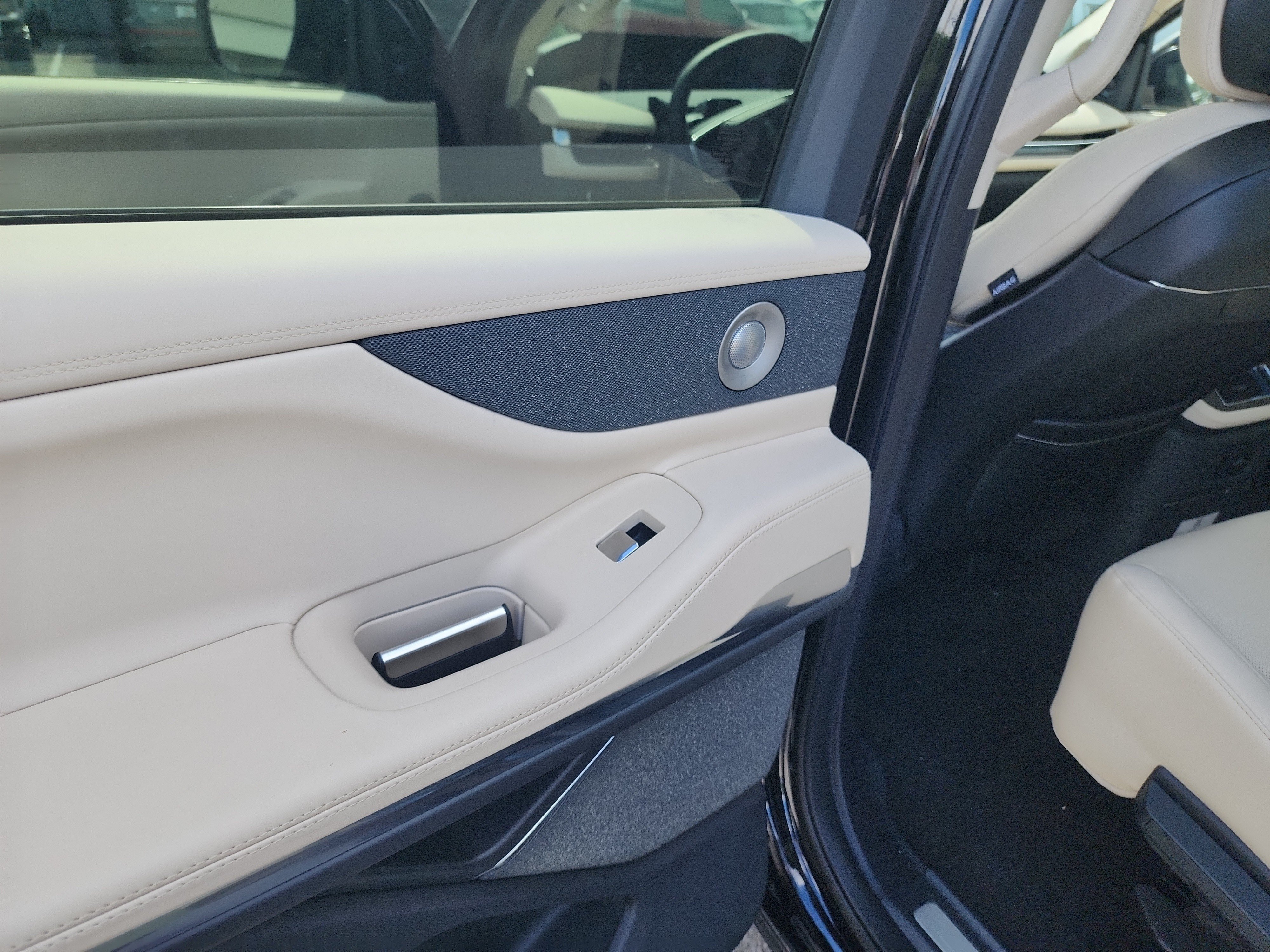New 2027 Lincoln Navigator Reserve w/ Jet Appearance Package AWD/4WD image 21