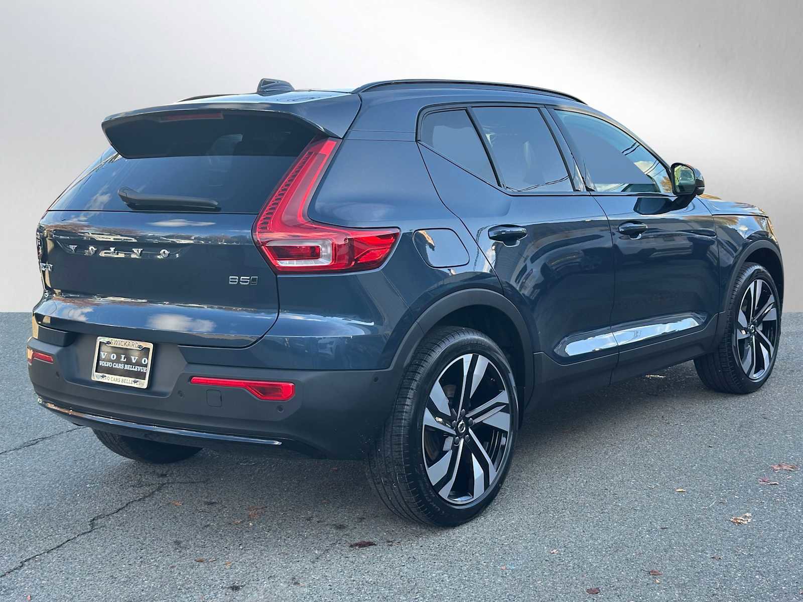 New 2026 Volvo XC40 B5 Ultra w/ Protection Package Premier image 3