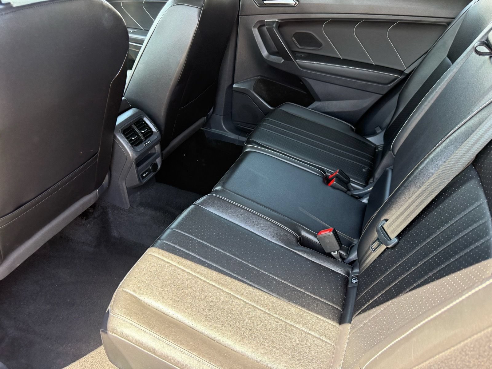 Used 2024 Volkswagen Tiguan SE AWD/4WD image 24