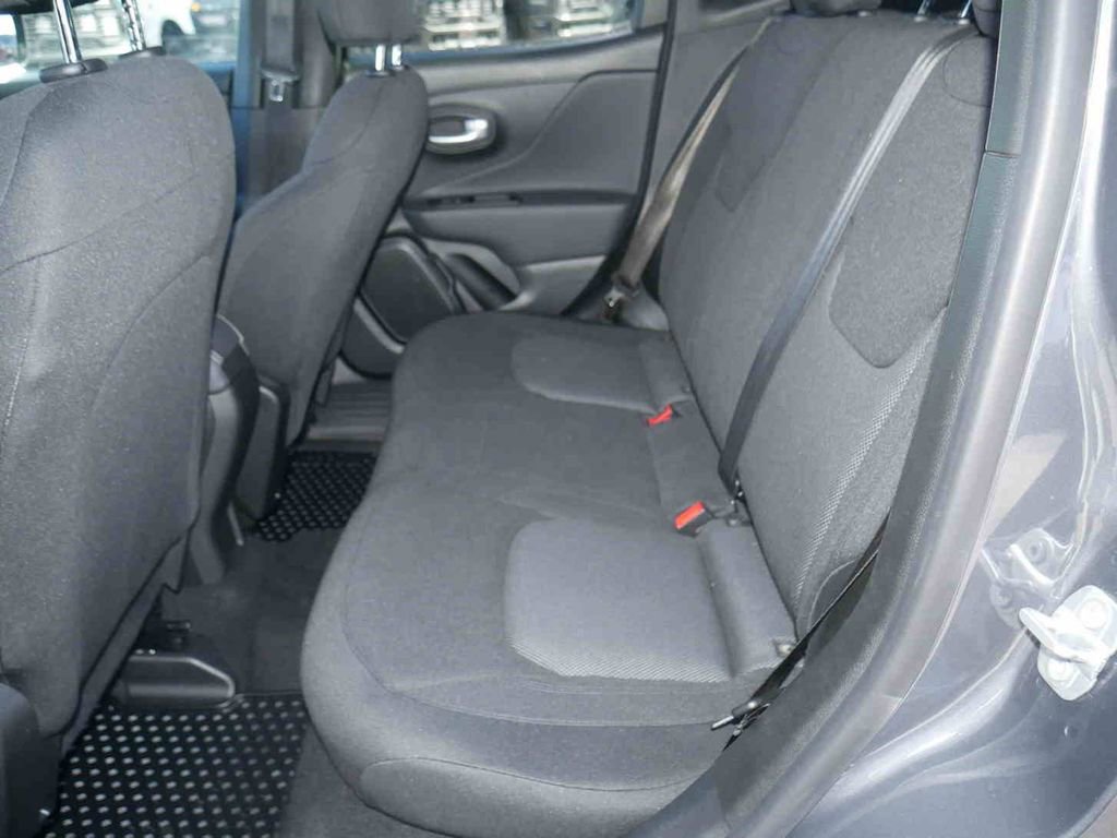 Certified 2023 Jeep Renegade Latitude image 12