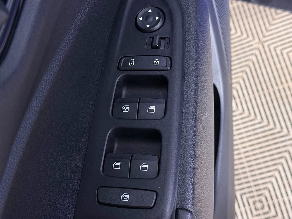 Used 2025 Hyundai Venue Limited image 30