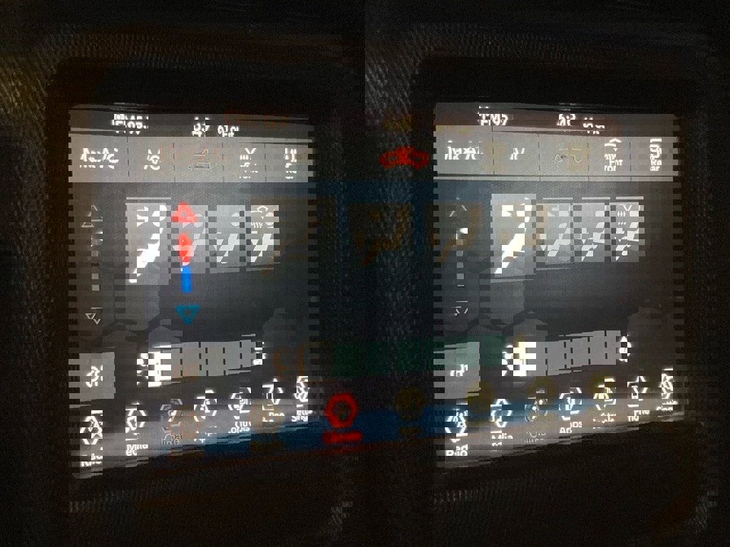 Used 2023 Jeep Gladiator Sport w/ Off Road Group image 18