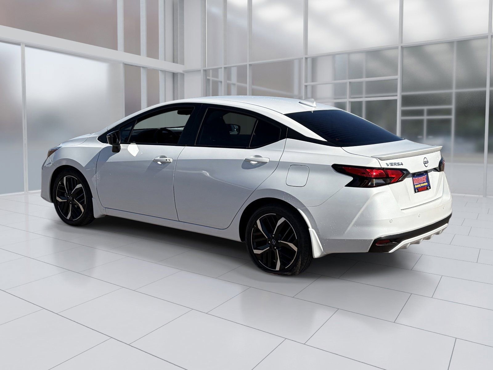 New 2025 Nissan Versa SR w/ Trunk Package image 4