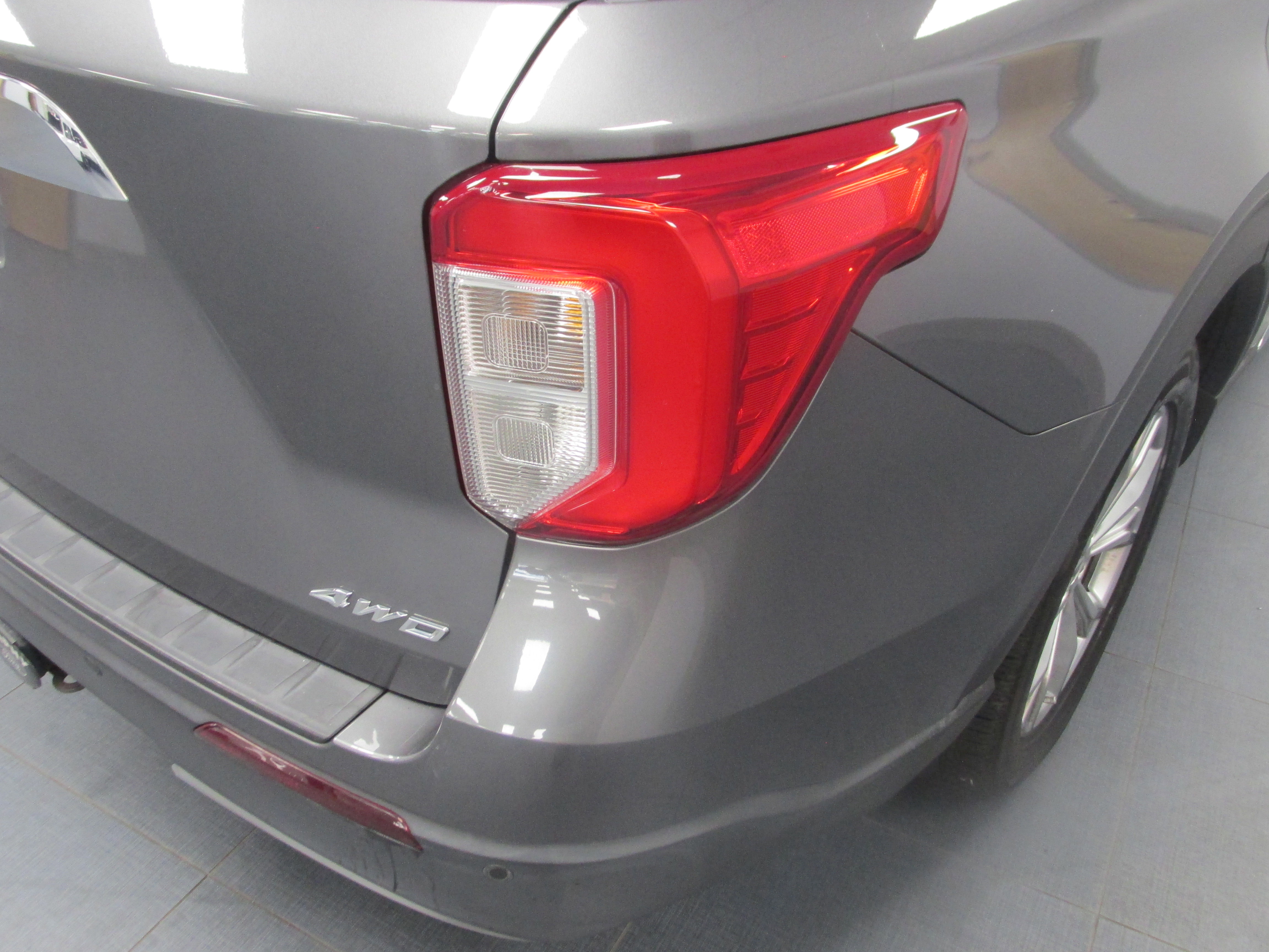 Certified 2021 Ford Explorer XLT w/ Equipment Group 202A AWD/4WD image 11