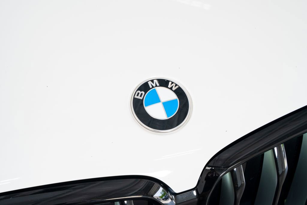 Used 2022 BMW X6 xDrive40i w/ M Sport Package AWD/4WD image 6