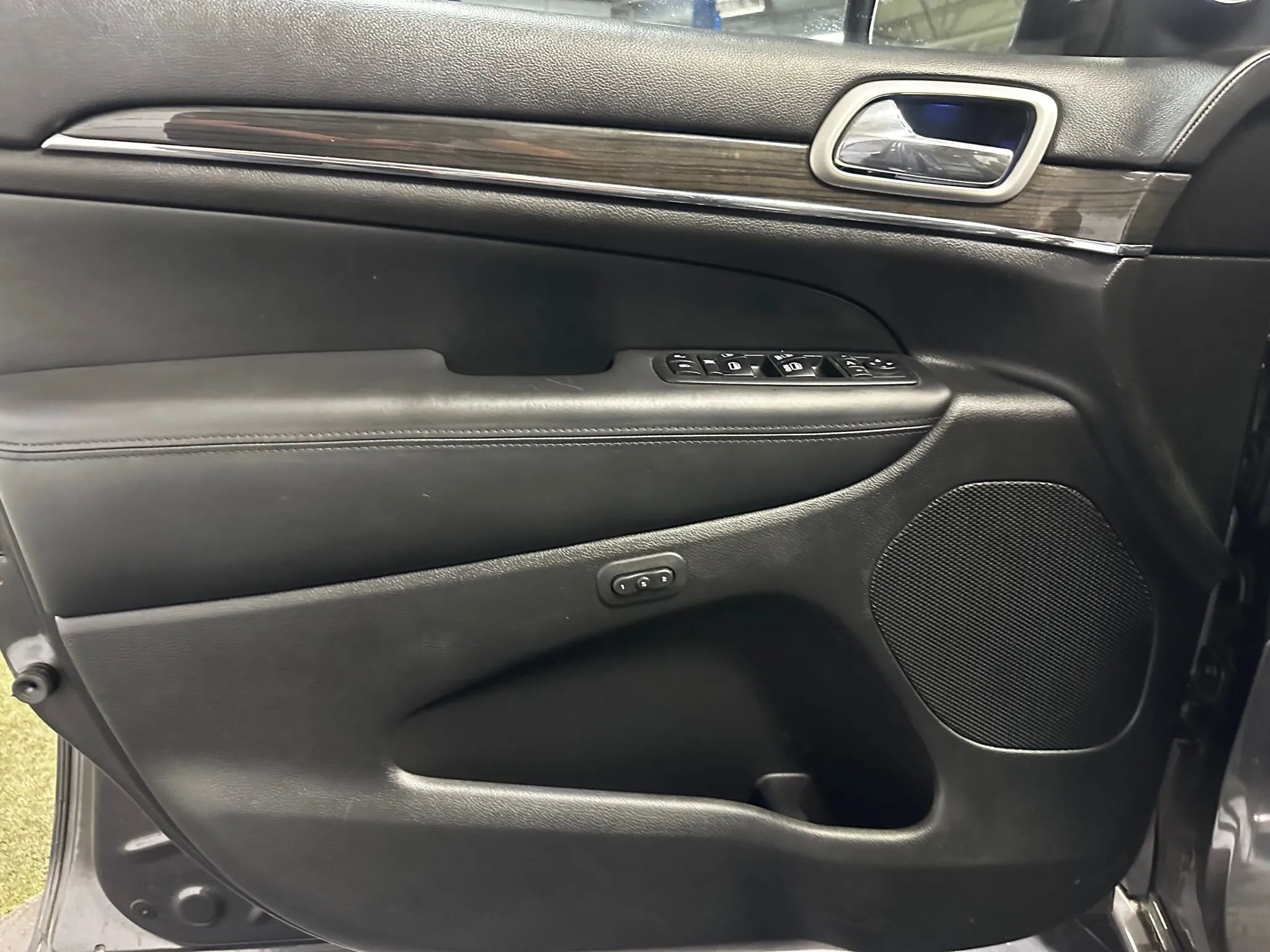 Used 2018 Jeep Grand Cherokee Overland image 11