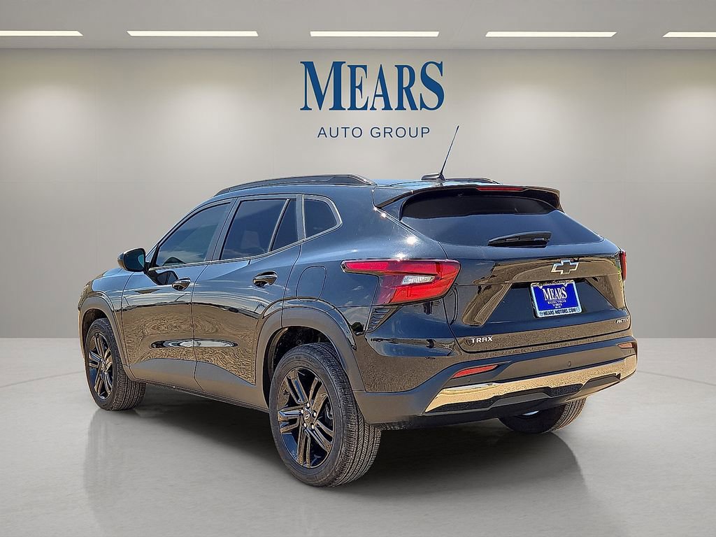 Used 2025 Chevrolet Trax ACTIV w/ Driver Confidence Package image 3