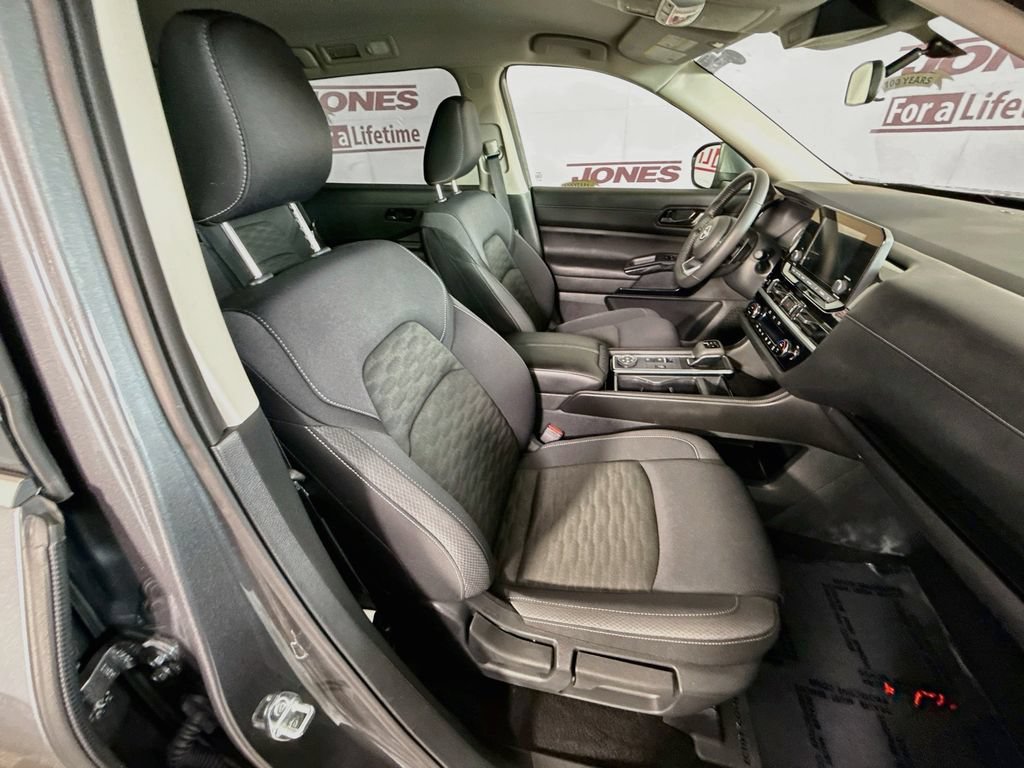 Used 2025 Nissan Pathfinder SV w/ Black Appearance Package AWD/4WD image 33