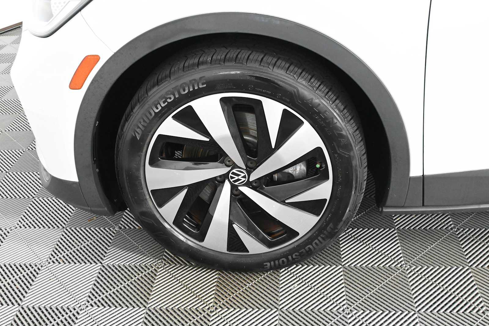 Certified 2021 Volkswagen ID.4 Pro S w/ Gradient Package RWD image 29