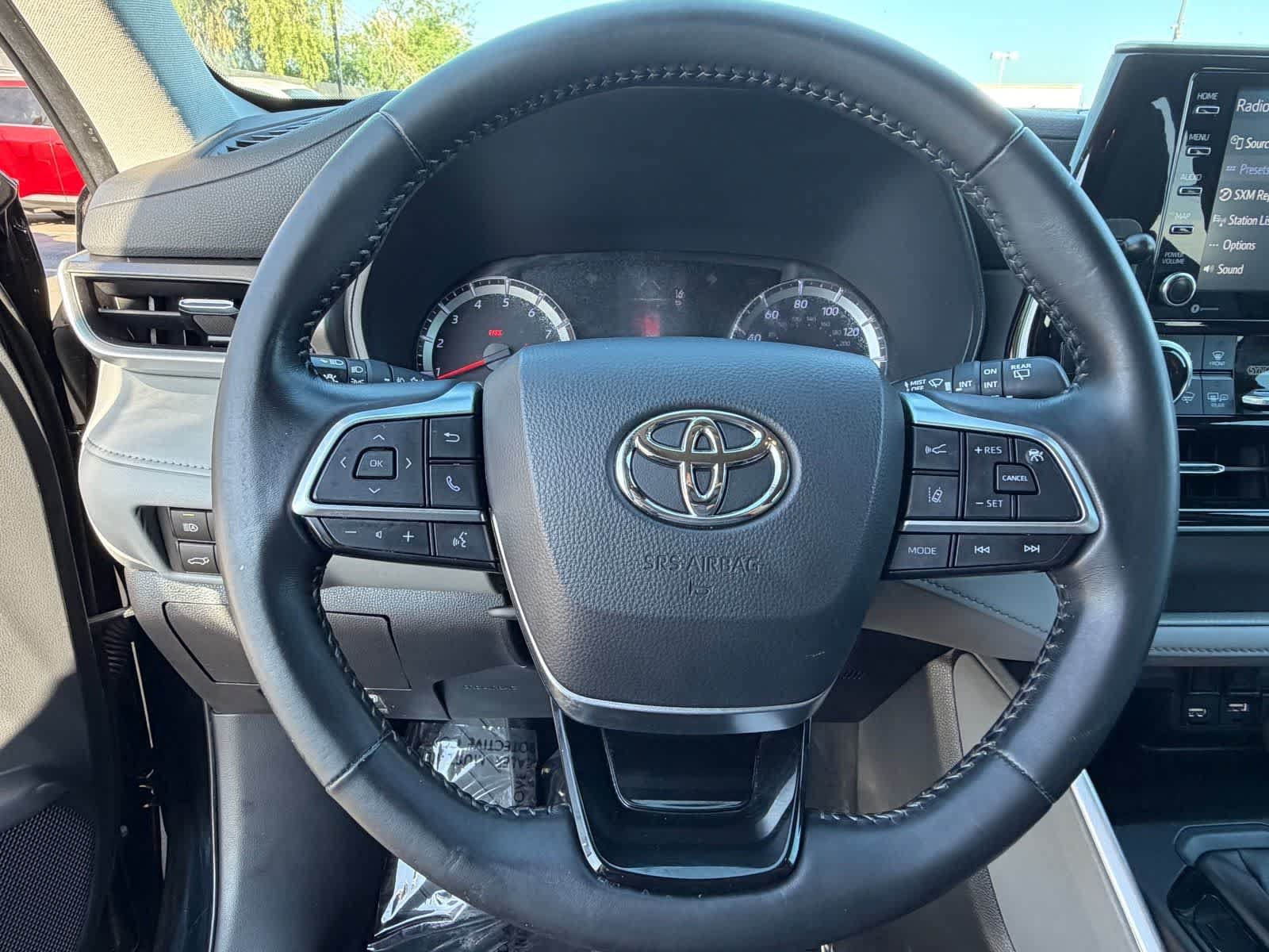 Used 2021 Toyota Highlander LE FWD image 19