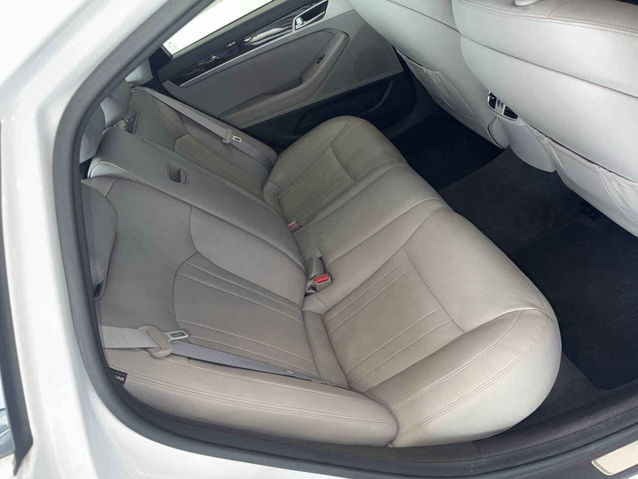 Used 2015 Hyundai Genesis 3.8 AWD/4WD image 23