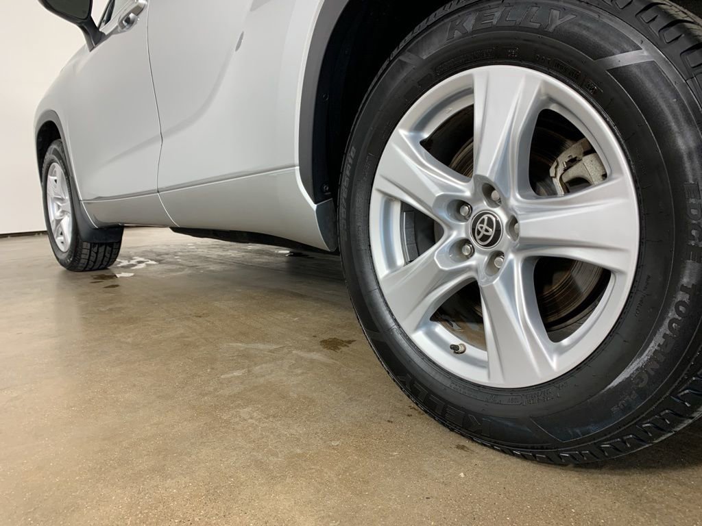 Used 2023 Toyota Highlander LE image 17