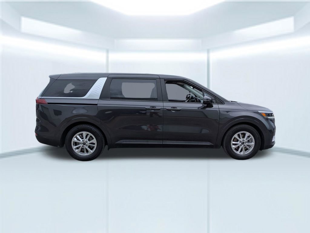 Used 2023 Kia Carnival LX FWD image 7