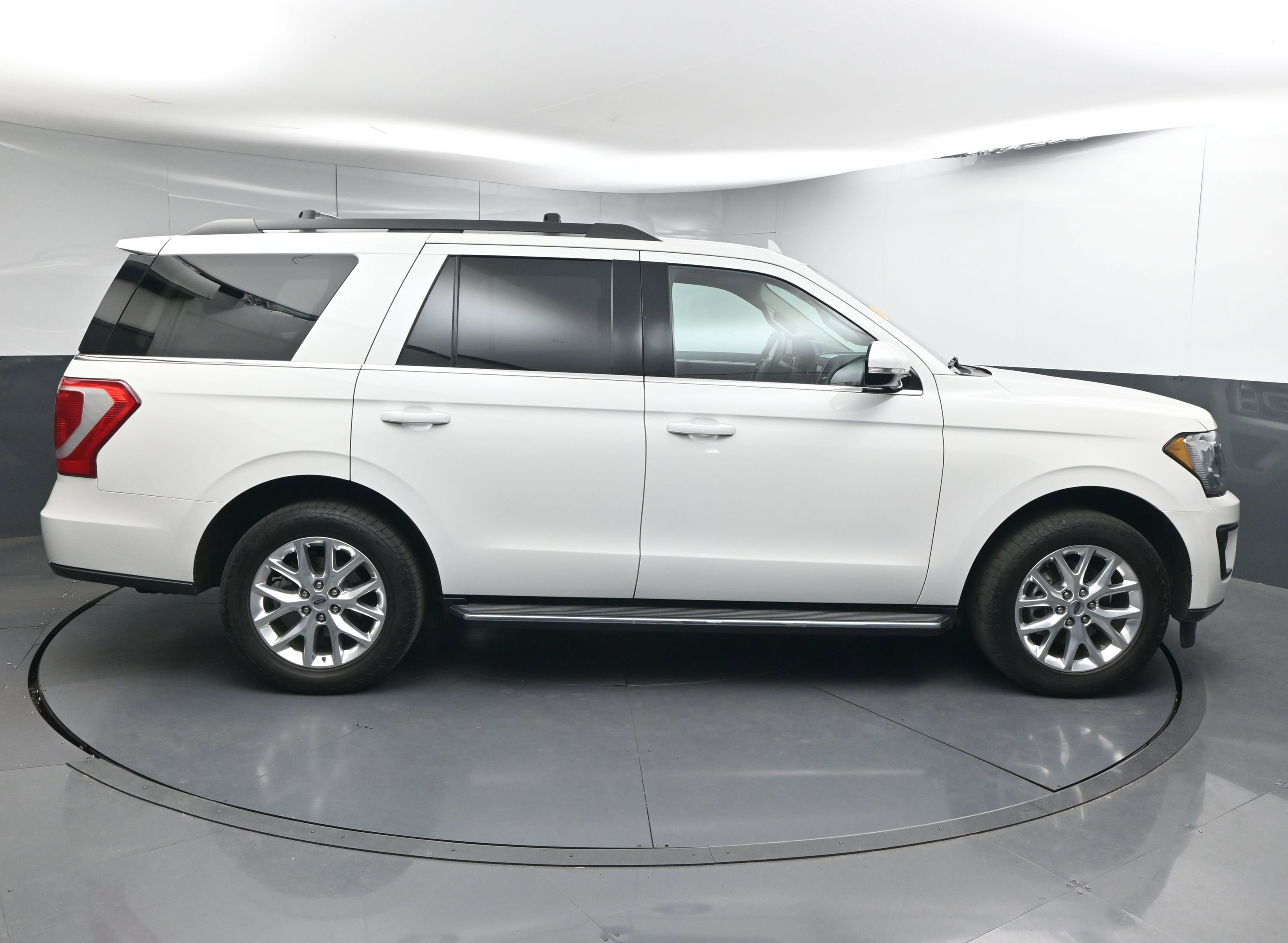 Used 2020 Ford Expedition XLT w/ Equipment Group 202A image 9