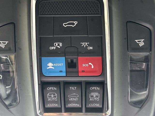 Used 2023 Jeep Grand Cherokee Limited w/ Black Appearance Package AWD/4WD image 31