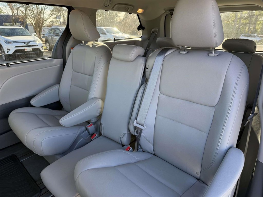 Used 2020 Toyota Sienna XLE image 16