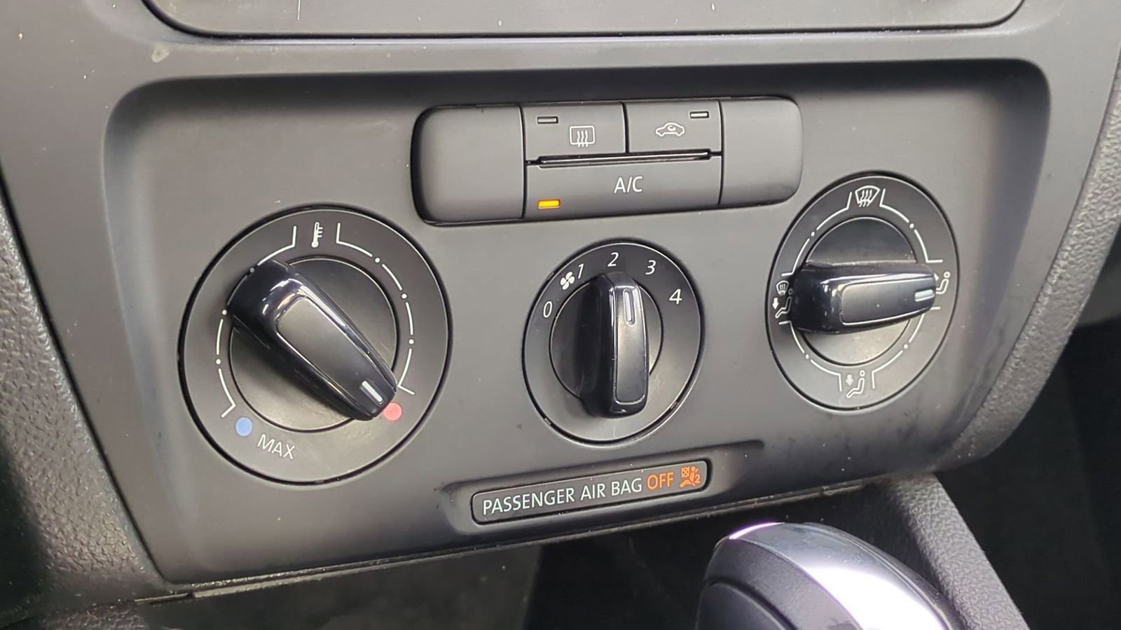 Used 2014 Volkswagen Jetta SE image 25