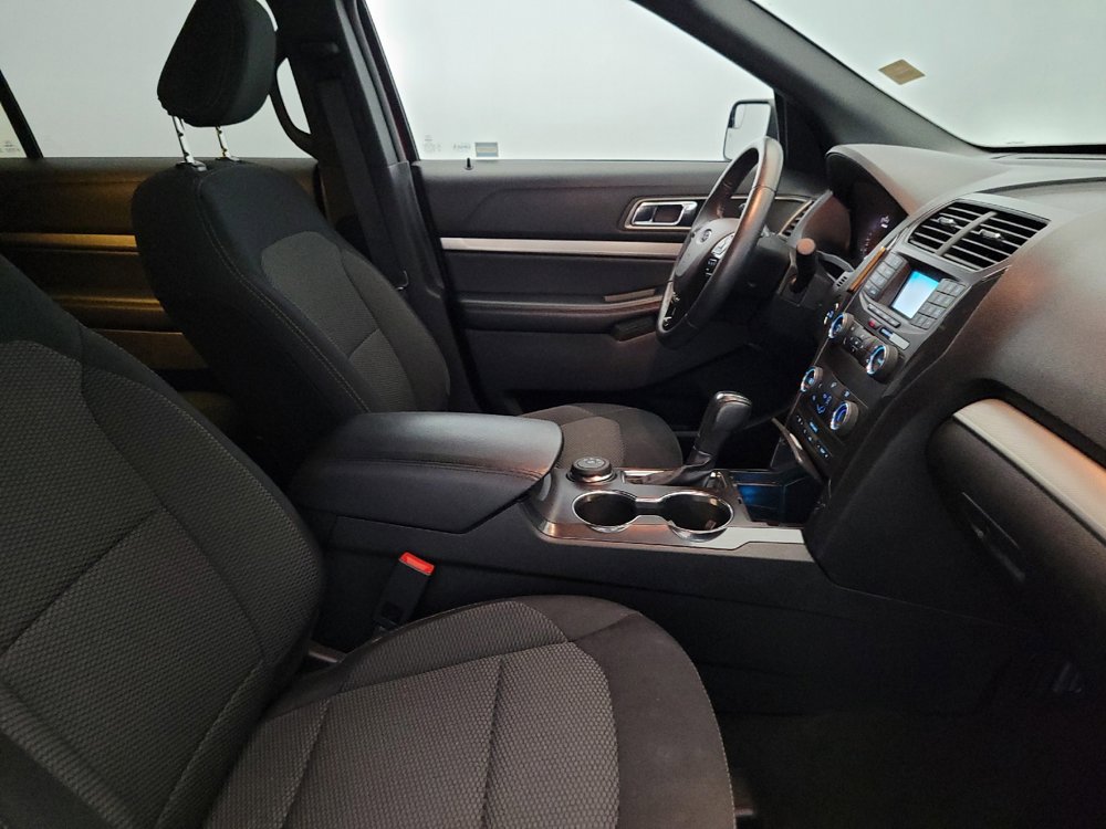 Used 2018 Ford Explorer XLT image 21