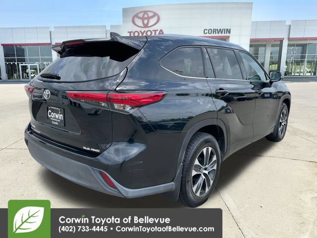 Used 2020 Toyota Highlander XLE AWD/4WD image 9