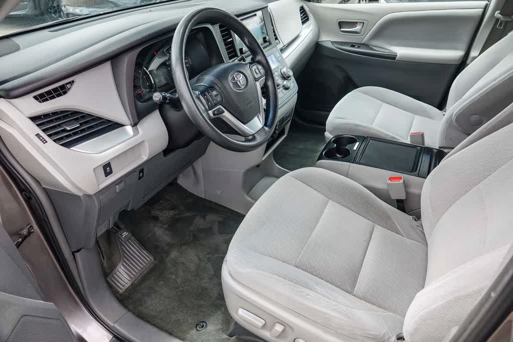 Used 2015 Toyota Sienna LE FWD image 16
