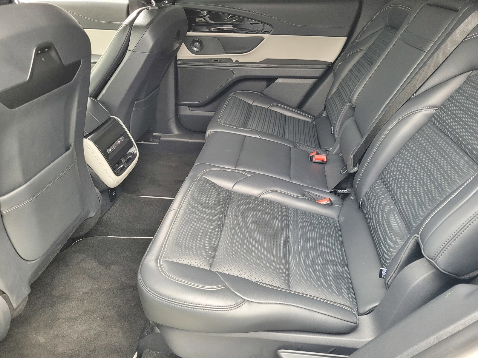 Certified 2024 Lincoln Nautilus Reserve w/ Equipment Group 202A image 10