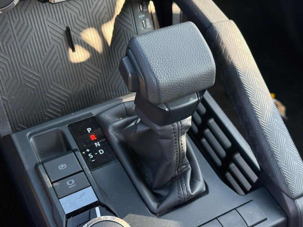 Used 2025 Toyota 4Runner SR5 AWD/4WD image 23