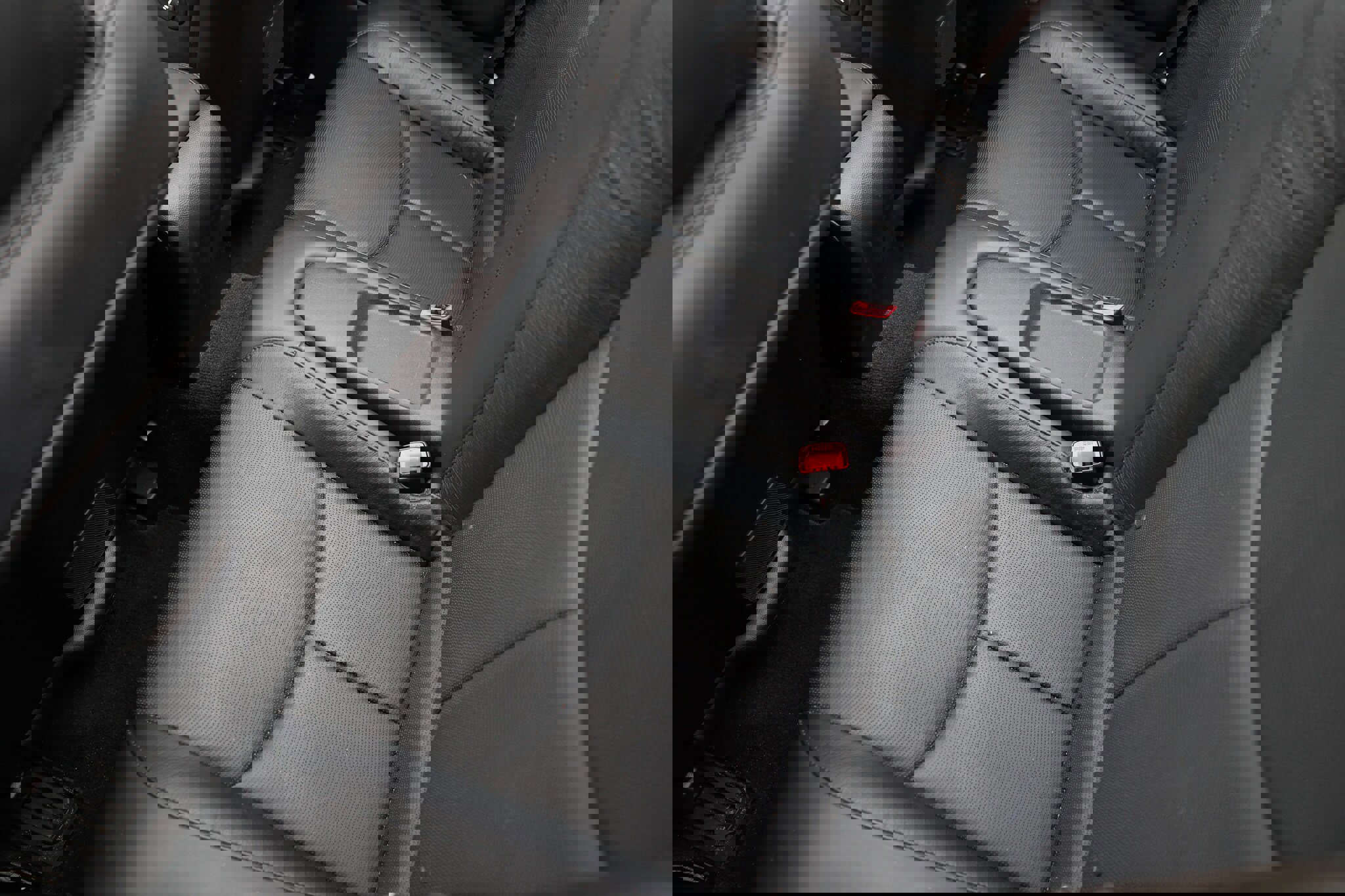 Used 2014 INFINITI Q60 Convertible w/ Premium Package image 13