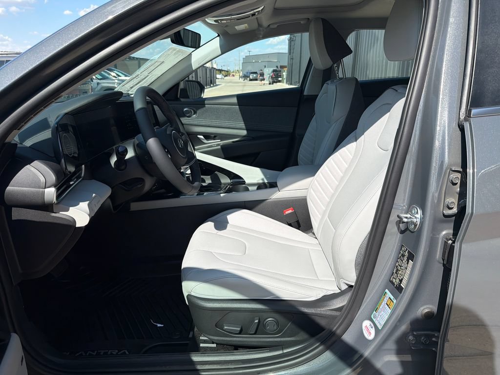 New 2026 Hyundai Elantra Limited FWD image 15