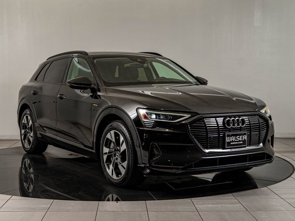 Used 2022 Audi e-tron Premium w/ Convenience Plus Package image 12