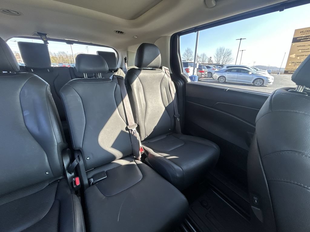 Used 2025 Kia Carnival SX Prestige FWD image 15