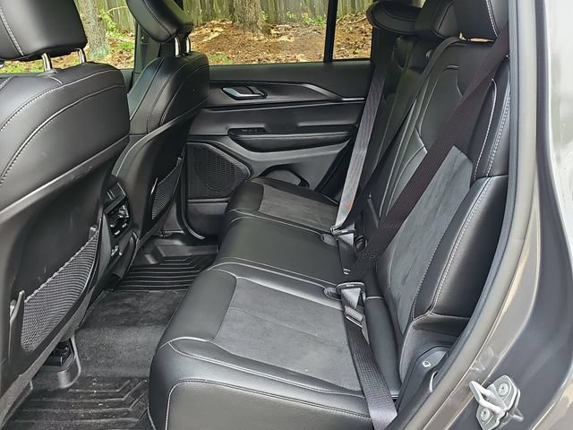 Used 2025 Jeep Grand Cherokee Altitude AWD/4WD image 19
