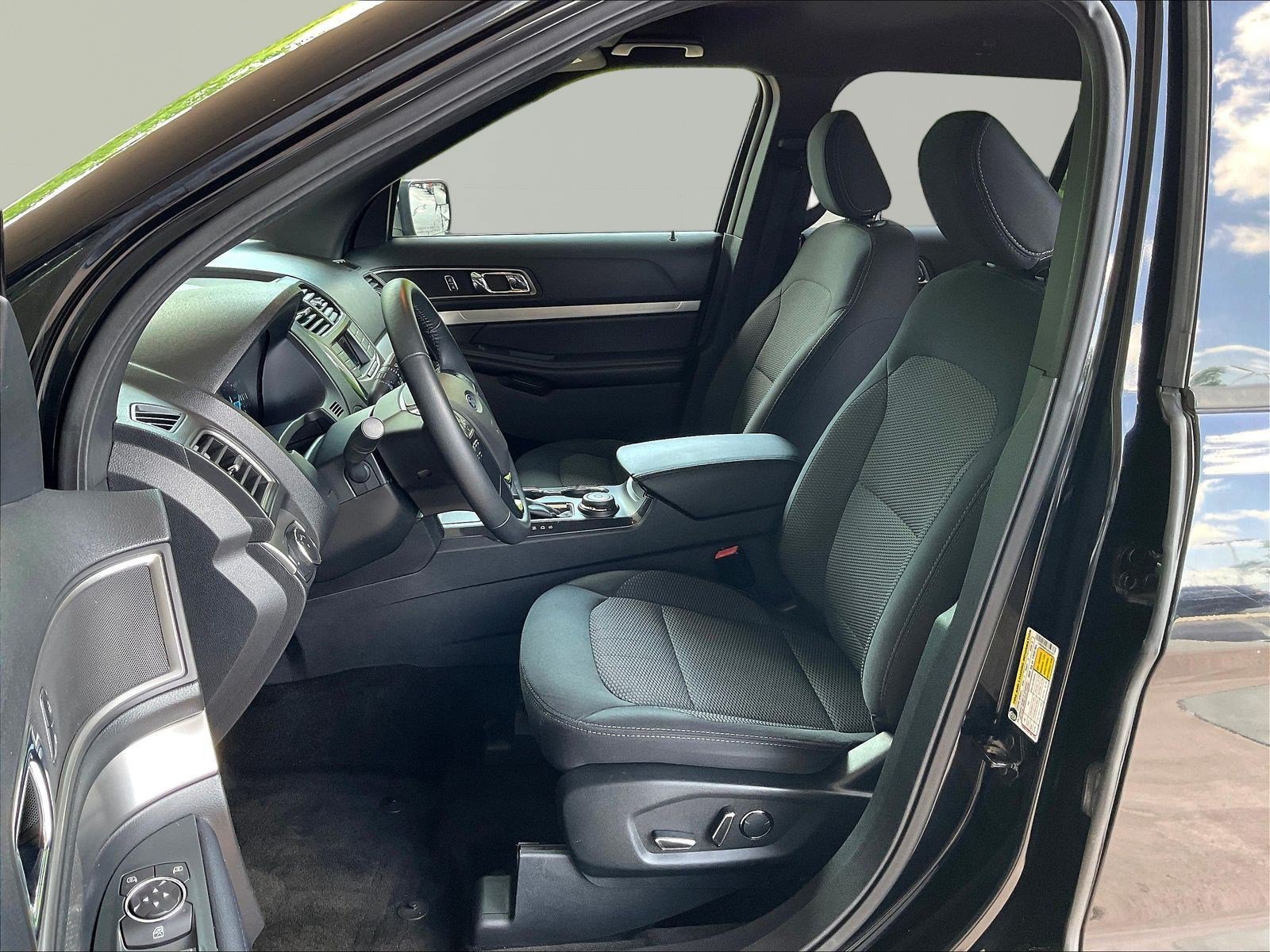 Used 2018 Ford Explorer XLT AWD/4WD image 21