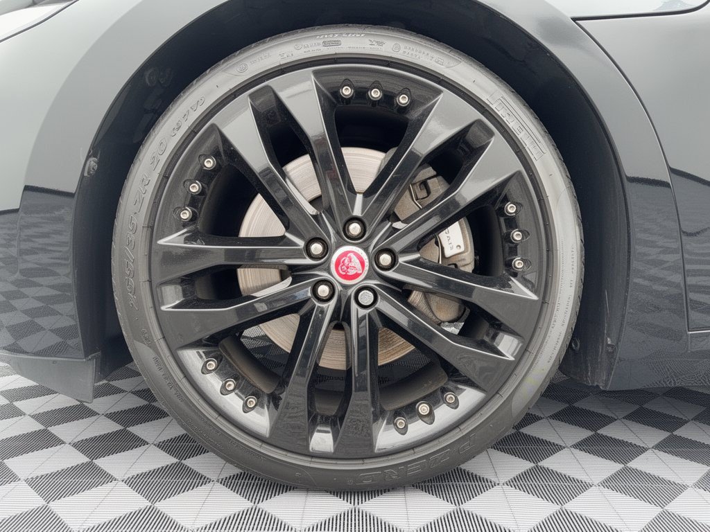 Used 2020 Jaguar F-TYPE Coupe RWD image 12