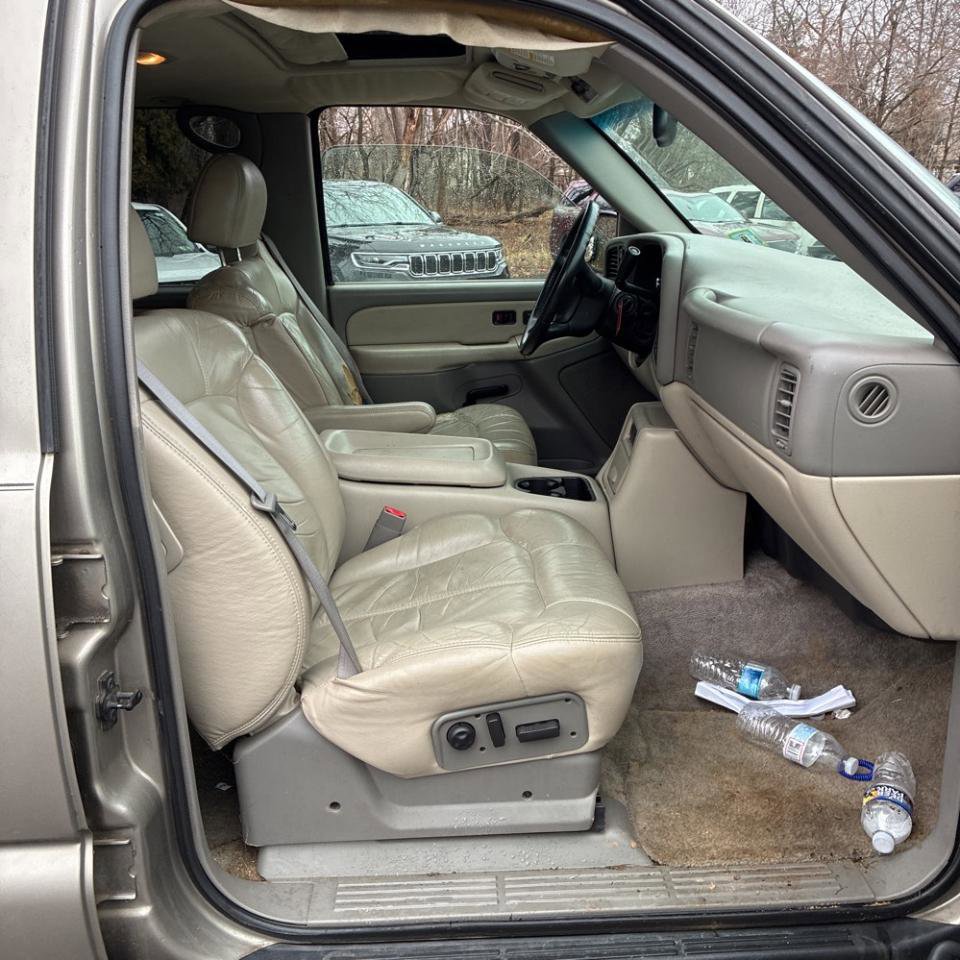 Used 2002 Chevrolet Suburban Z71 image 16