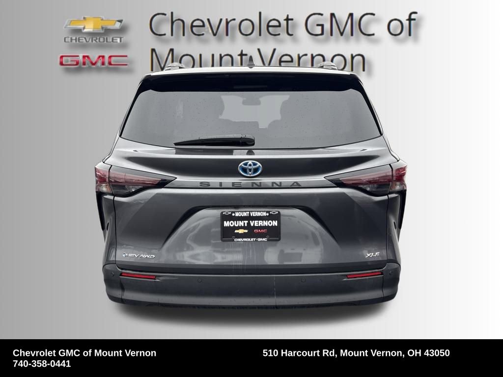 Used 2025 Toyota Sienna XLE image 4