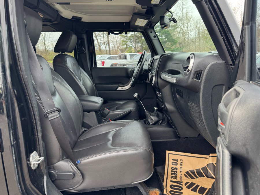 Used 2015 Jeep Wrangler Unlimited Sahara w/ Katzkin Premium Leather Group AWD/4WD image 19