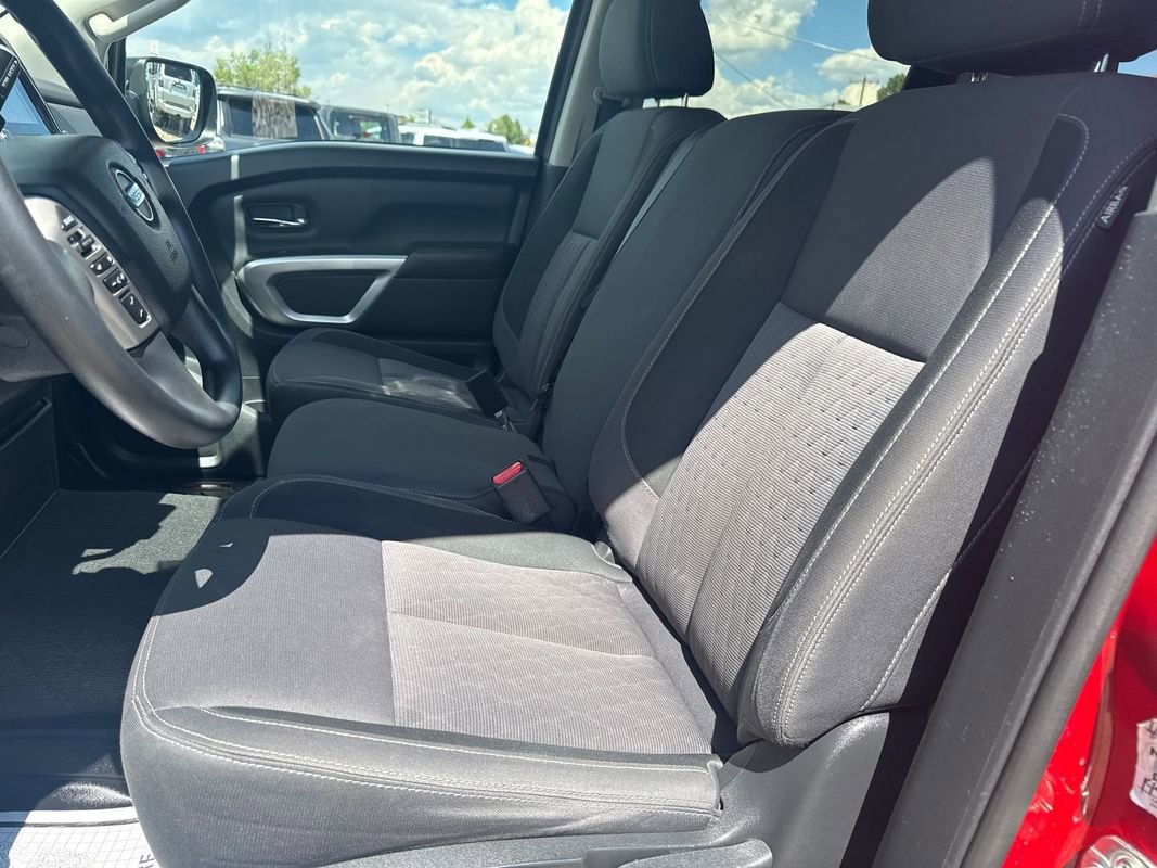 Used 2022 Nissan Titan SV image 6